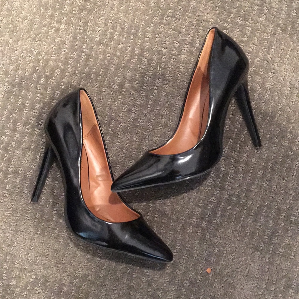 Black Pointed Toe Pumps